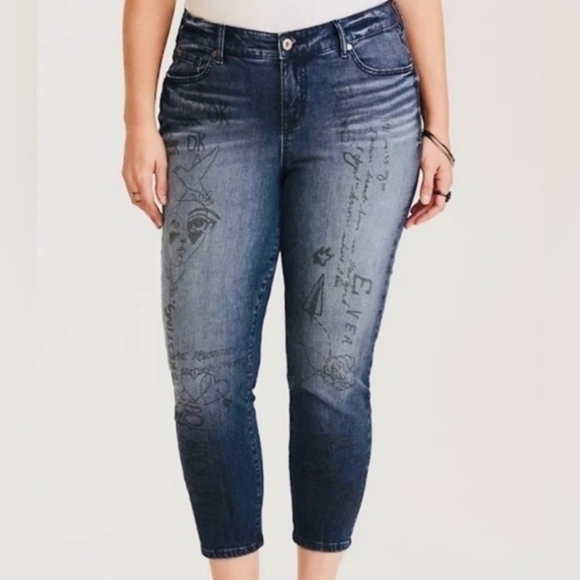 NWT Torrid Doodle Art Girlfriend Jeans👖 - Picture 2 of 9